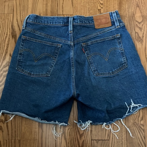 Levi’s 501 Boyfriend High Waist Buttonfly Shorts Size 30 - Picture 2 of 3
